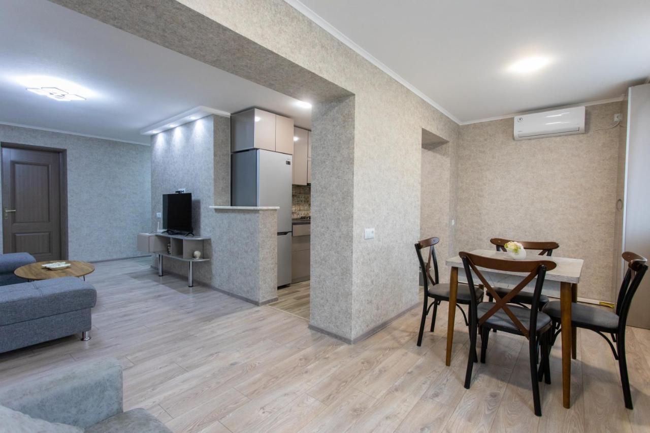 Ninia'S Apartment Kutaisi Exterior photo
